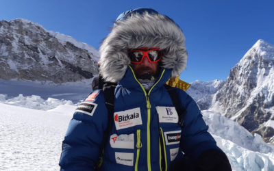 Alex Txikonek bertan behera utzi du Everest igotzeko saiakera