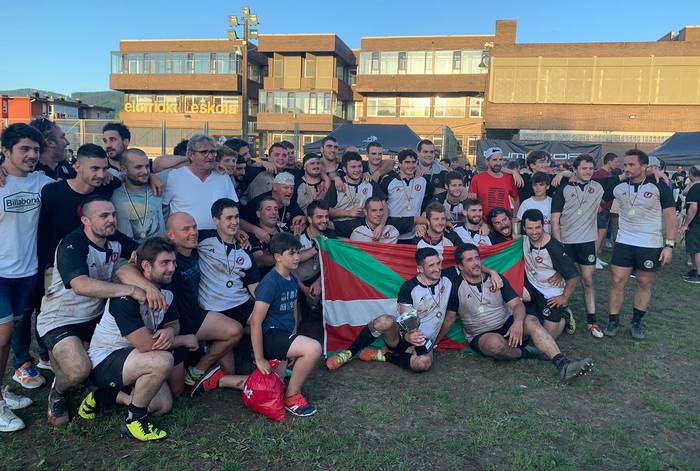 Euskal Liga irabazi du Sarako Izarra Rugby Taldeak